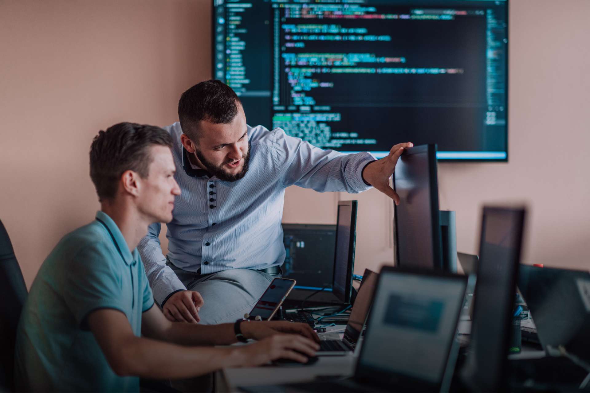 manager training user on managed IT services
